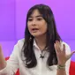 Prilly Latuconsina saat menjadi bintang tamu di acara Dear Haters, Jakarta, Kamis (4/8). (Liputan6.com/Herman Zakharia)