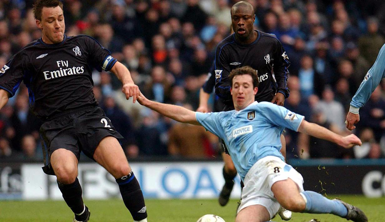 Robbie Fowler. Striker berkebangsaan Inggris ini didatangkan Manchester City dari Leeds United pada tengah musim 2002/2003. Bersama The Citizens ia bermain dalam 92 laga dengan mencetak 28 gol, 2 assist dan mengoleksi 7 kartu kuning. Tengah musim 2005/2006 ia kembali ke Liverpool. (AFP/Gerry Penny)
