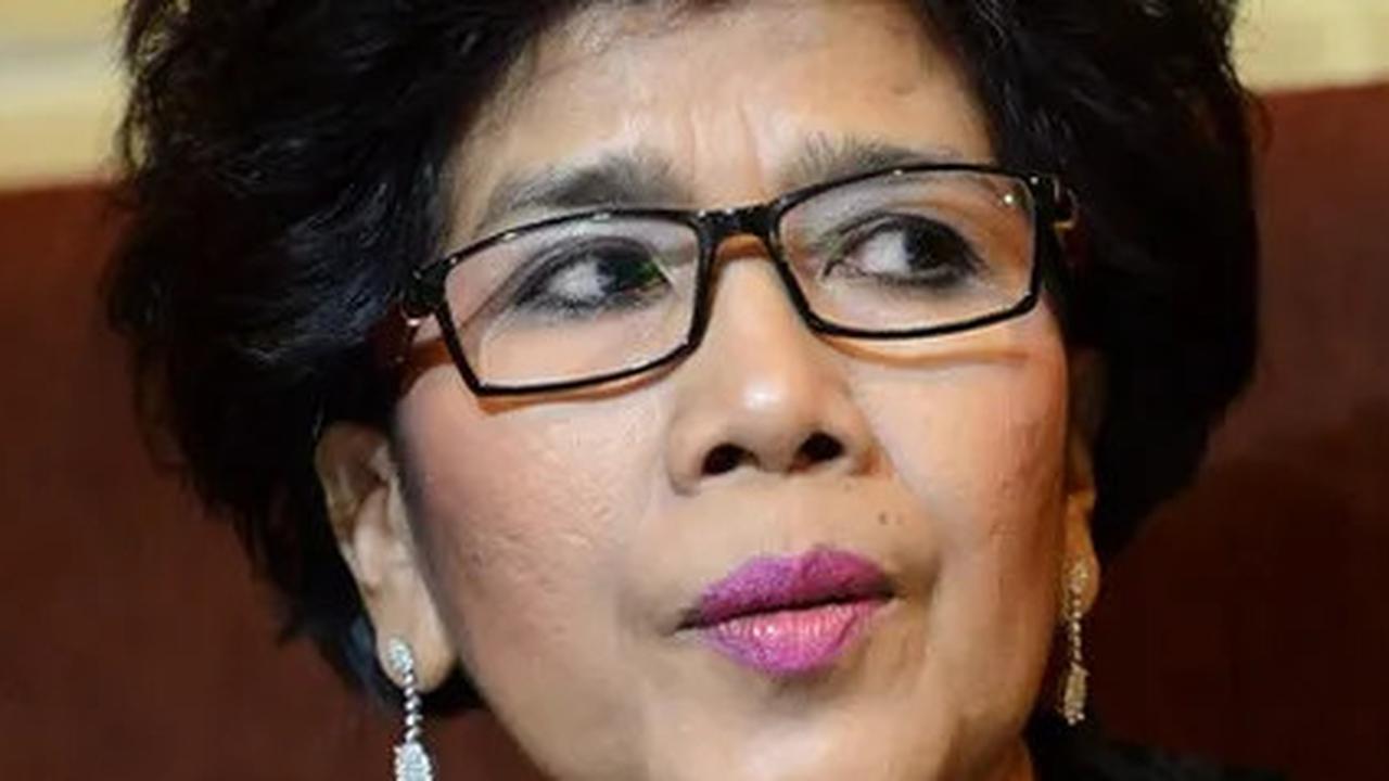 Outfit Panggung Rita Butar Butar Selalu Maksimal, Ini Gaya Dress Brokat Terbaiknya