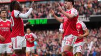 Declan Rice (kanan) merayakan golnya ke gawang West Ham bersama Eberechi Eze, Sabtu (4/10/2025) (AP Photo/Kirsty Wigglesworth)