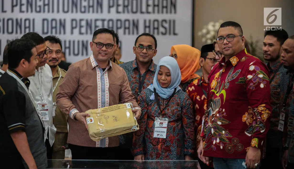 Komisioner KPU Viryan Azis saat proses Rekapitulasi Hasil Penghitungan Perolehan Suara Tingkat Nasional dan Penetapan Hasil Pemilihan Umum Tahun 2019 di Jakarta, Minggu (19/5/2019). Rekapitulasi menetapkan perolehan suara dari Sulawesi Selatan dan PPLN Kuala Lumpur. (Liputan6.com/Faizal Fanani)