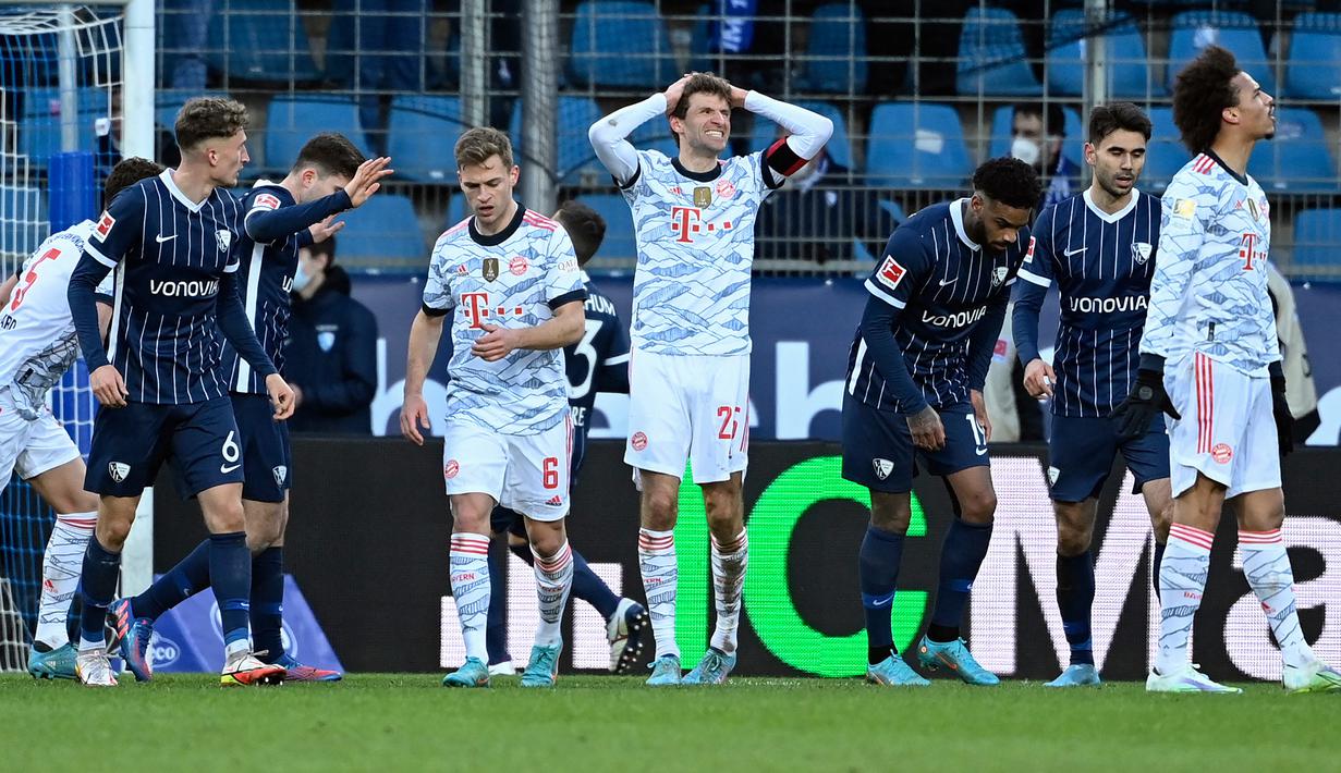 Vfl Bochum. Kekalahan keempat Bayern Munchen di Bundesliga musim 2021/2022 diderita dari Vfl Bochum di pekan ke-22, 12 Februari 2022. Empat gol tuan rumah Vfl Bochum hanya mampu dibalas lewat dua gol Robert Lewandowski dalam laga yang berakhir 2-4 tersebut. (AFP/Ina Fassbender)