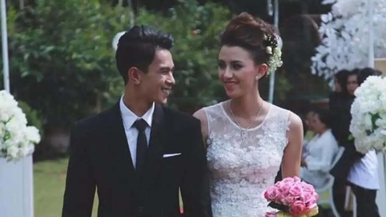 6 Potret Lawas Dahlia Poland dan Fandy Christian saat Pacaran, Beda Usia 12 Tahun