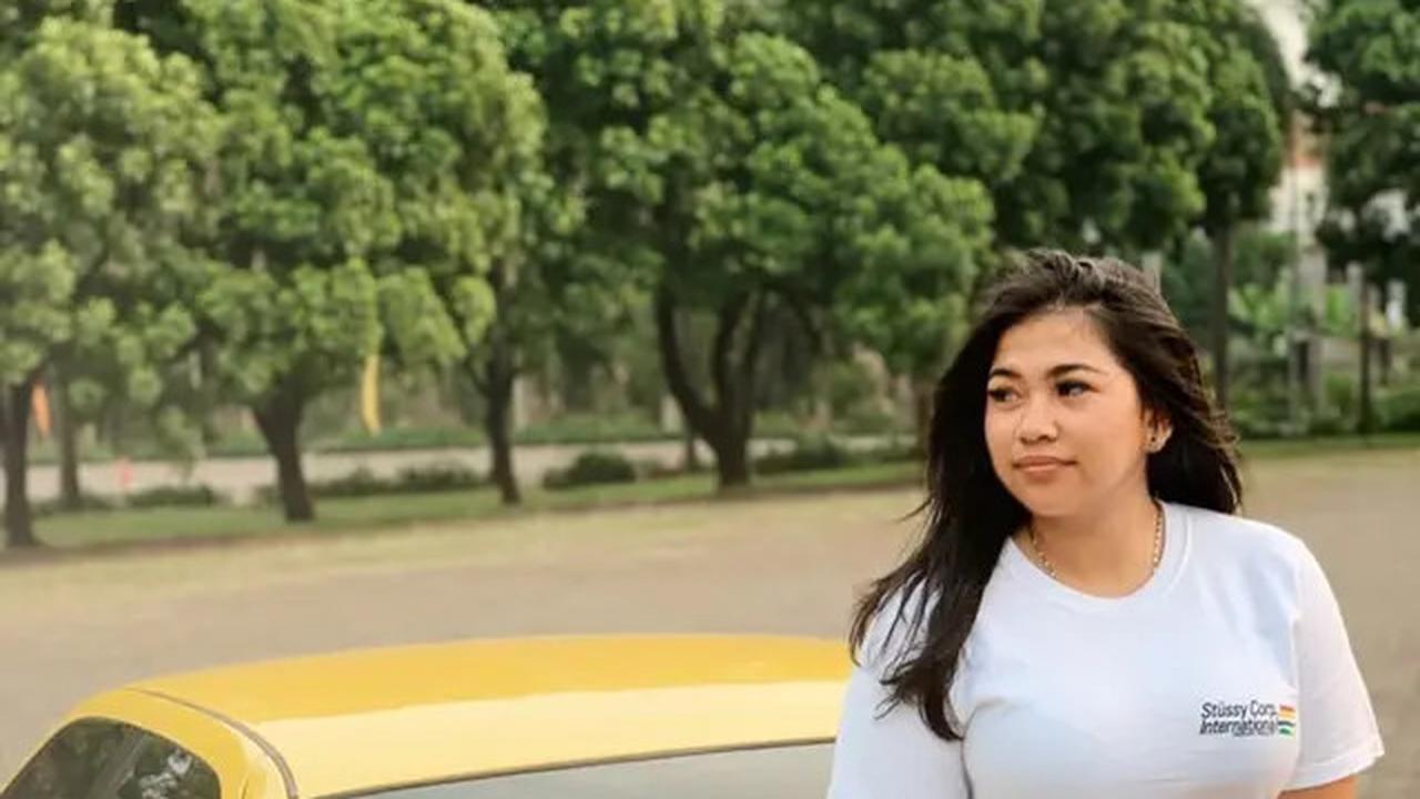 Galeri Foto Liana Saputri dengan Baju Putih, Ide Fashion Menarik untuk Berbagai Acara di 2025