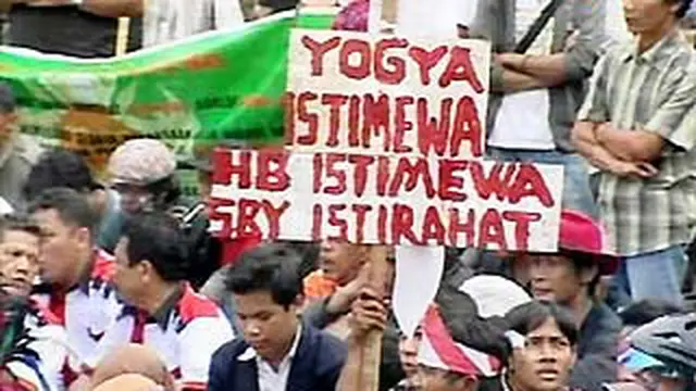 101213terk2_demo-yogya.jpg