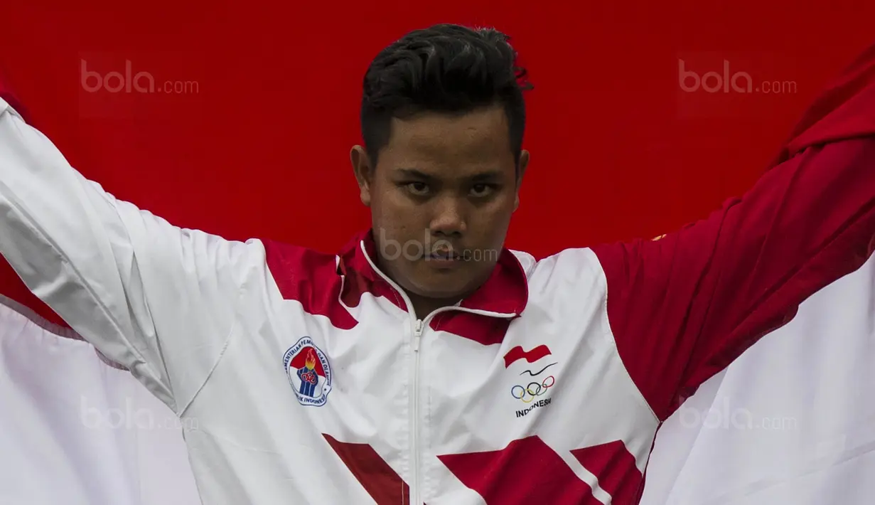 Pepanah Indonesia, Prima Wisnu, merayakan kemenangan saat final SEA Games cabang panahan nomor compound di National Sports Council, Kuala Lumpur, Rabu (16/8/2017). Dirinya meraih emas setelah mengalahkan Malaysia. (Bola.com/Vitalis Yogi Trisna)