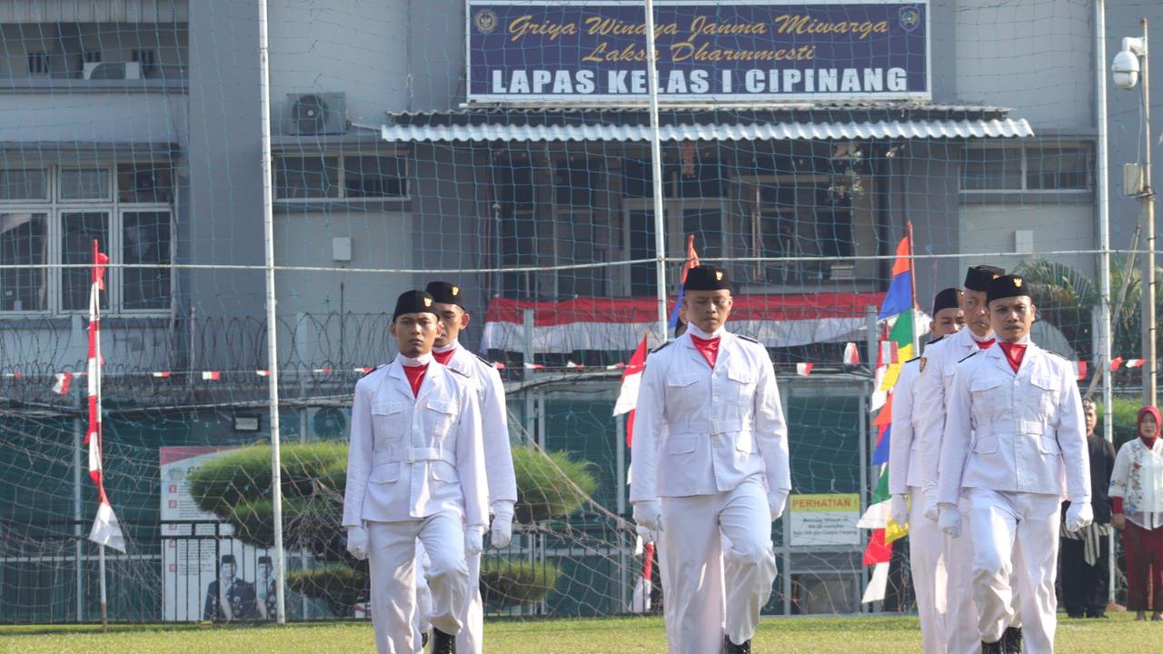 Mata Berkaca-Kaca Napi Teroris Ikut Hormat Bendera: Saya Ingin Berubah
