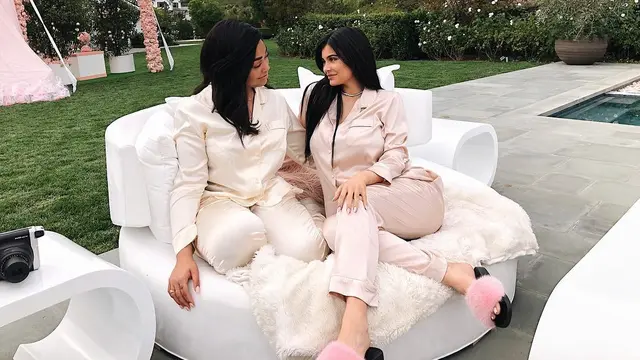 [Bintang] Jordyn Woods - Kylie Jenner
