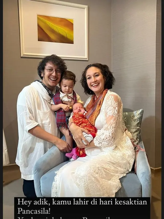 Nadine Chandrawinata dan Dimas dikaruniai anak kedua