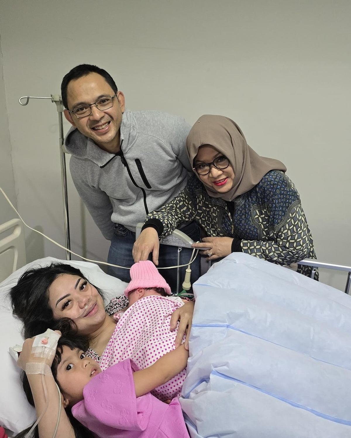 Potret Raiyah Istri Danny Rukmana Mantan Suami Lulu Tobing Melahirkan Anak Kedua, Bayi Perempuan Cantik