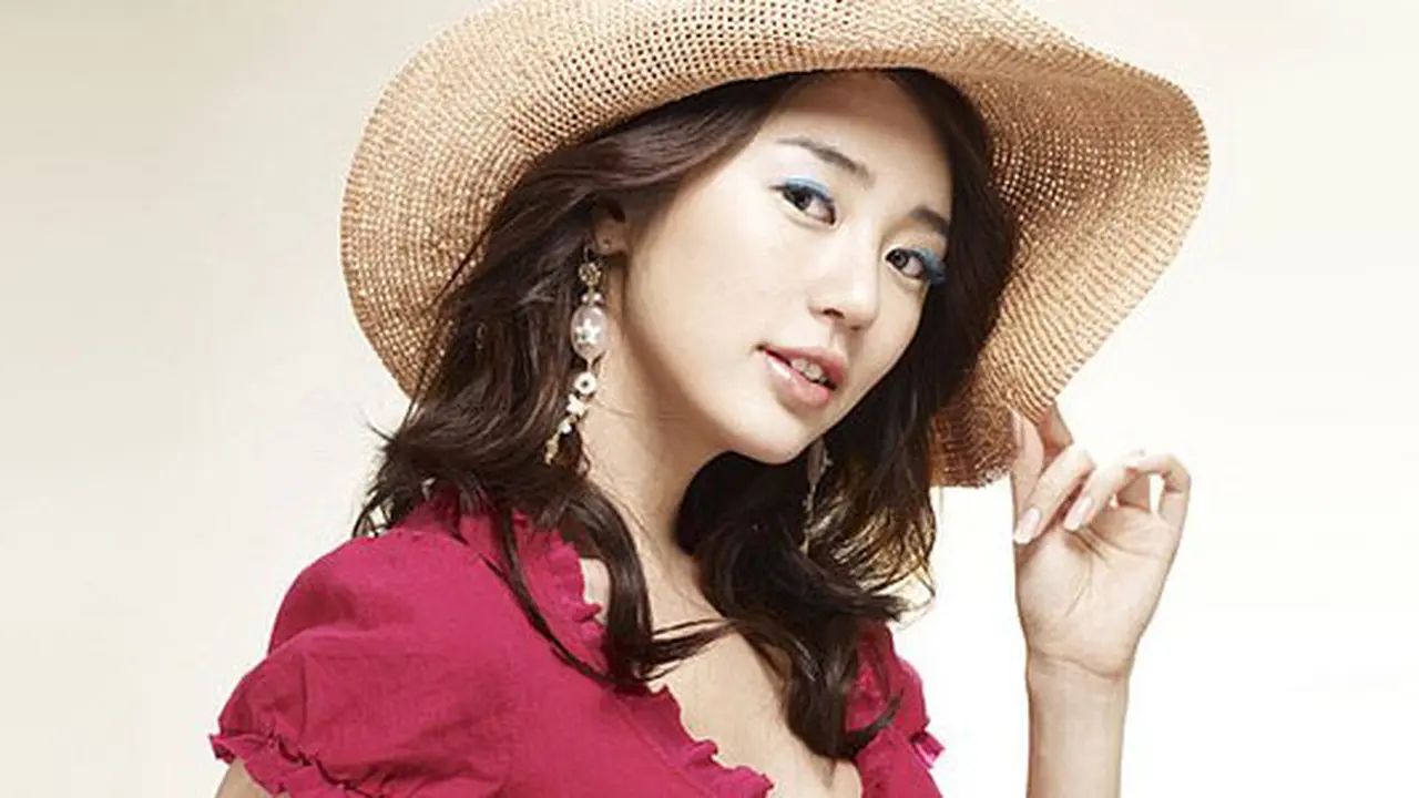 Kemilau Yoon Eun Hye yang Terlihat Menawan