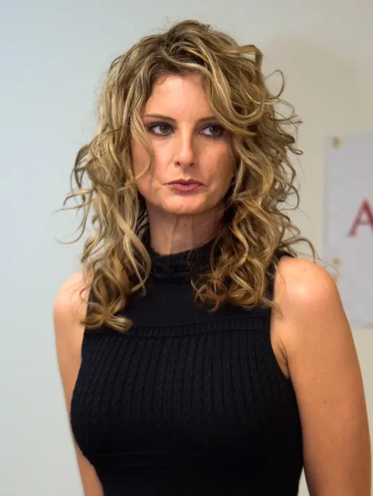 Ekspresi Summer Zervos sebelum konpers di Los Angeles, AS (17/1). Presiden baru AS, Donald Trump juga menjelek-jelekan sejumlah wanita yang menjadi korban pelecehan. (AFP Photo/Valerie Macon)