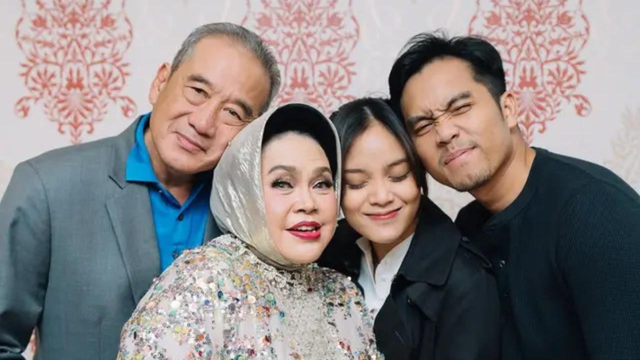8 Model Gamis Brokat Hetty Koes Endang, Elegan di Setiap Momen