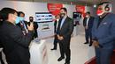 Gubernur DKI Jakarta, Anies Baswedan meninjau booth bosch pada peluncuran layanan 5G Indosat Ooredoo di Jakarta Kamis (26/8/2021). Bosch Indonesia memperkenalkan Phantom, solusi pemantauan energi berbasis cloud, yang menerapkan kecerdasan buatan (Artificial Intelligence). (Liputan6.com/Fery Pradolo)