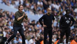 Aksi Thomas Frank saat melatih Tottenham pada laga pekan ke-2 Premier League 2025/2026 lawan Manchester City di Stadion Etihad -&nbsp;AP Photo/Dave Thompson