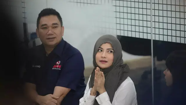 Kerap Tampil Seksi, 6 Pesona Vanessa Angel saat Pakai Hijab Ini Tuai Pujian