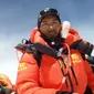 Kami Rita Sherpa, lelaki yang mencatat rekor memanjat Mount Everest untuk yang ke-23 kalinya (Dok.Instaram/@kamirithasherpa/https://www.instagram.com/p/BjEXAX1AS6z/Komarudin)