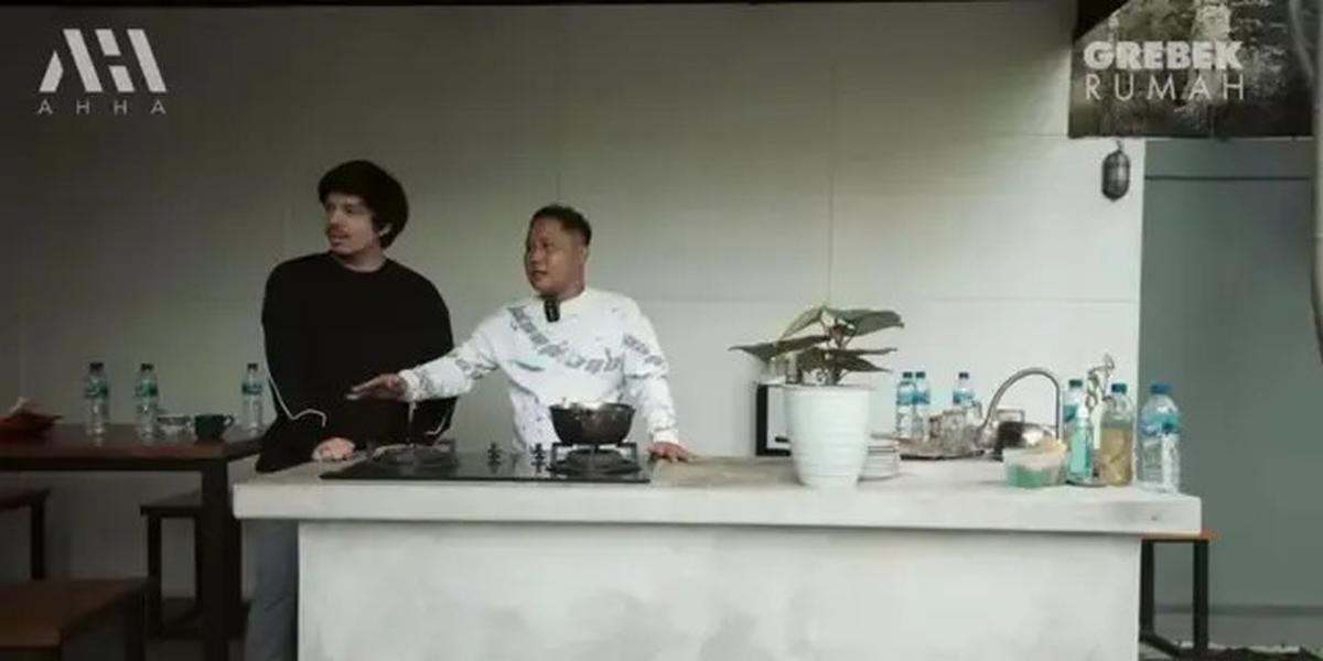 7 Potret Dapur Outdoor di Rumah Narji, Modelnya Estetik dan Cocok untuk Nongkrong