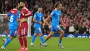 The Reds langsung tancap gas dengan dua gol cepat dari Andy Robertson dan Mohamed Salah di awal babak pertama. Atletico sempat memberi perlawanan lewat gol Marcos Llorente sebelum turun minum. (AP Photo/Jon Super)
