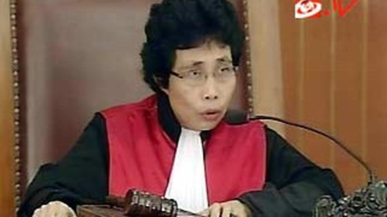 Albertina menyebut Dewas KPK hanya bisa dua kali memanggil Firli sebelum akhirnya melanjutkan sidang tanpa kehadiran terperiksa.