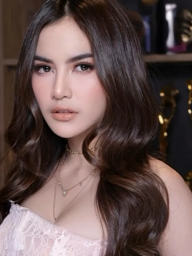 Mahalini saat Hadir di Acara Kecantikan Brand Prancis. [@dhirmanputra]