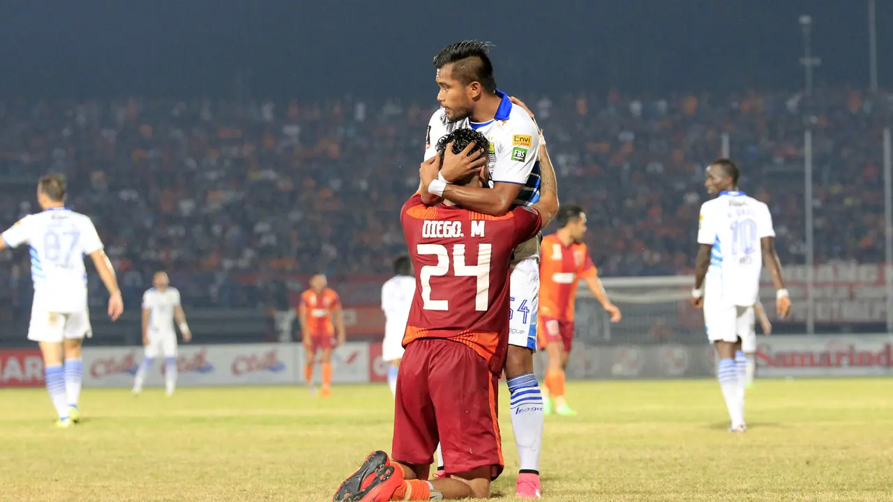 Pusamania Borneo FC vs Persib Bandung