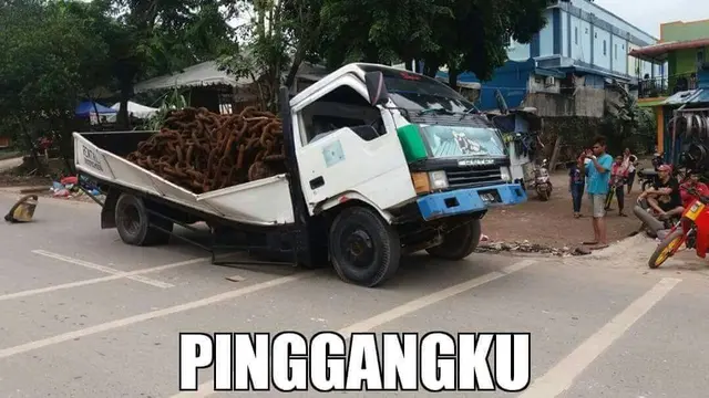 7 Potret Mobil Ketiban Sial, Bikin Kita Gak Habis Pikir