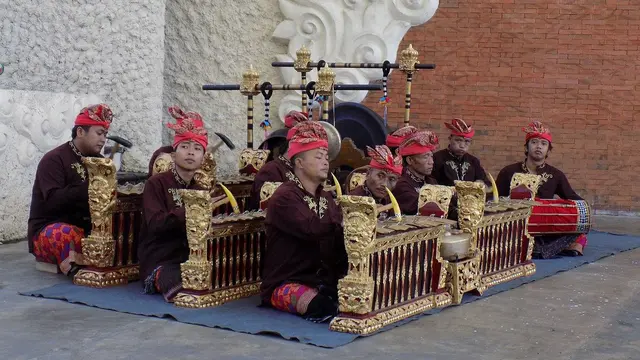 Ilustrasi alat musik tradisional Bali
