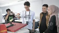 Alam Ganjar Banggakan UMKM Suvenir Olahan Limbah Plastik