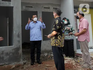 Direktur Utama PT Bank Tabungan Negara Haru Koesmahargyo meninjau pembangunan perumahan bagi Masyarakat Berpenghasilan Rendah (MBR) di wilayah Tangerang, Banten. Peninjauan tersebut dilakukan untuk memastikan kesiapan dan kualitas rumah yang dibiayai melalui kredit Bank BTN. (Liputan6.com/HO/BTN)