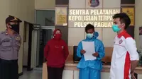 FS (25), seorang pria warga Desa Molamahu, Kecamatan Paguat, Kabupaten Pohuwato, Provinsi Gorontalo, harus berurusan dengan polisi setelah mengunggah komentar di media sosial yang dianggap bernada penghinaan terhadap tenaga medis. (Liputan6.com/ Arfandi)