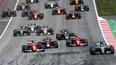 Pebalap Mercedes, Valtteri Bottas,  berada di poisisi pertama F1 GP Austria di Sirkuit Red Bull Ring, Minggu (9/7/2017). Valtteri Bottas menjadi yang tercepat dengan catatan waktu 1 jam 21 menit 48,527 detik. (EPA/Christian Bruna)