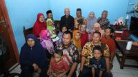 Calon presiden (capres) nomor urut tiga, Ganjar Pranowo, menginap di rumah warga saat berkunjung ke Kelurahan Kadipiro, Kecamatan Banjarsari, Kota Solo. (Liputan6.com/Nanda Perdana Putra)