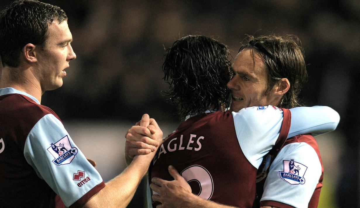 Graham Alexander. Bek berusia 50 tahun yang pensiun di Preston Juli 2012 ini mencetak gol terakhir di Liga Inggris saat berusia 38 tahun dan 6 bulan. Pada (10/4/2010) di pekan ke-34 ia menyumbang 2 gol Burnley ke gawang tuan rumah Hull City yang berakhir dengan kemenangan 4-1. (AFP/Andrew Yates)