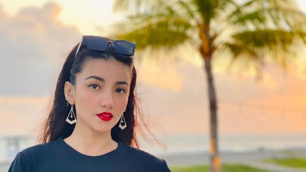 Judul Tesis Tsania Marwa Curi Perhatian