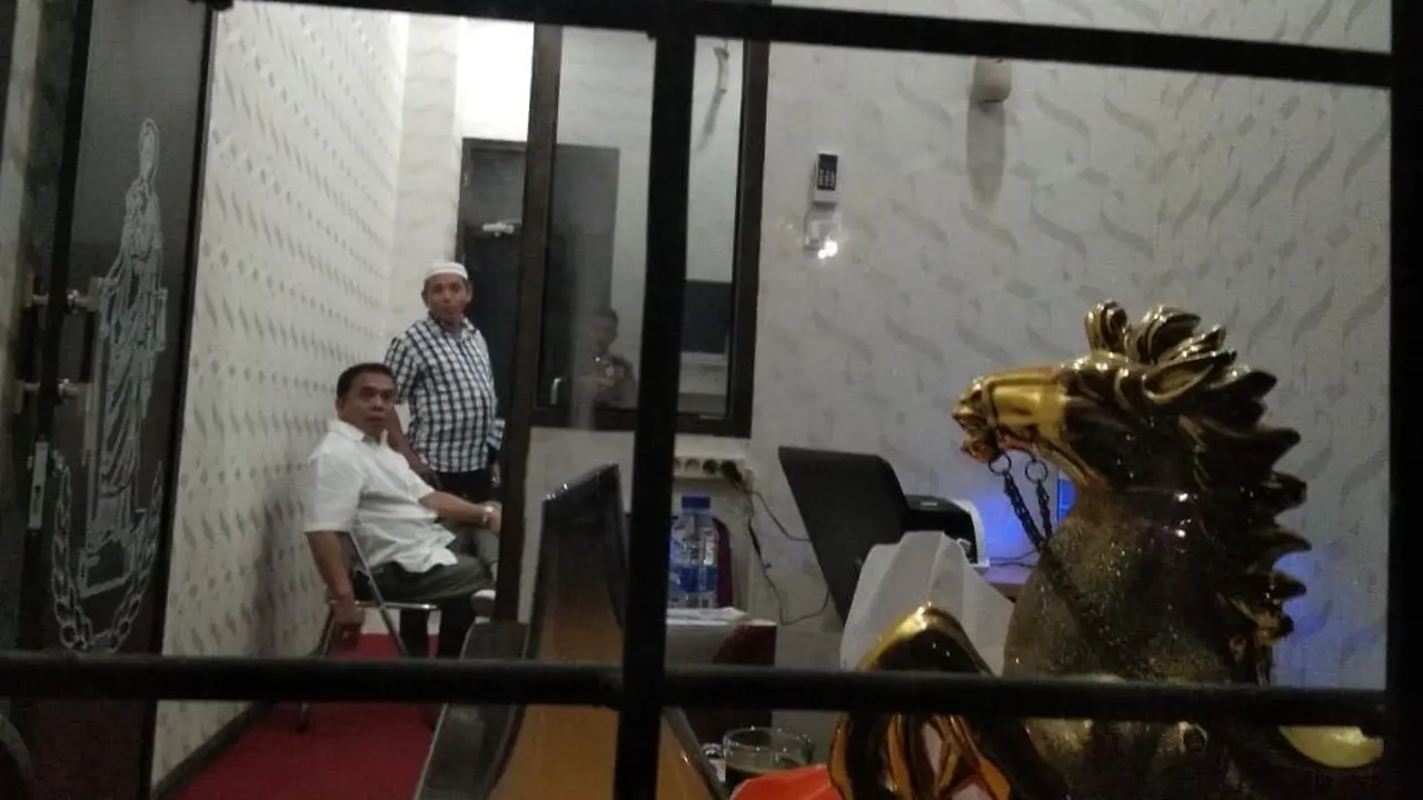 Gubernur Aceh di salah satu ruangan Mapolda Aceh (Istimewa)