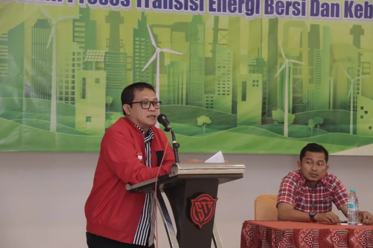 Anggota Komisi VI DPR RI Sony T Danaparamita  lakukan sosialisasi Proses Transisi Energi Bersih Yang Berkelanjutan (Istimewa)