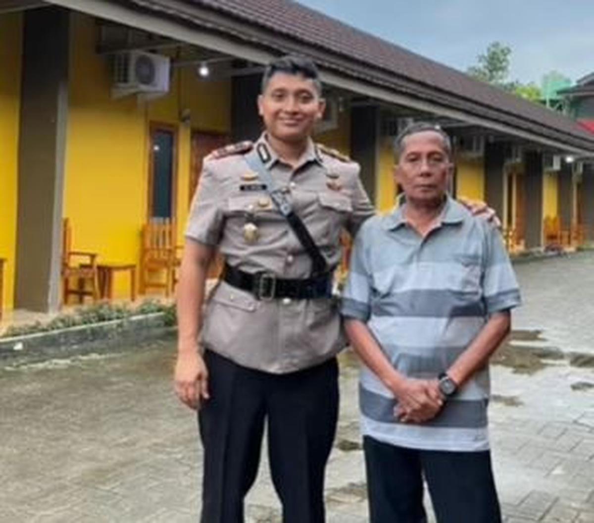 Potret saat pertama kali ditugaskan di Lampung dan didampingi oleh sang Ayah yang senantiasa memberikan dukungan kepadanya.