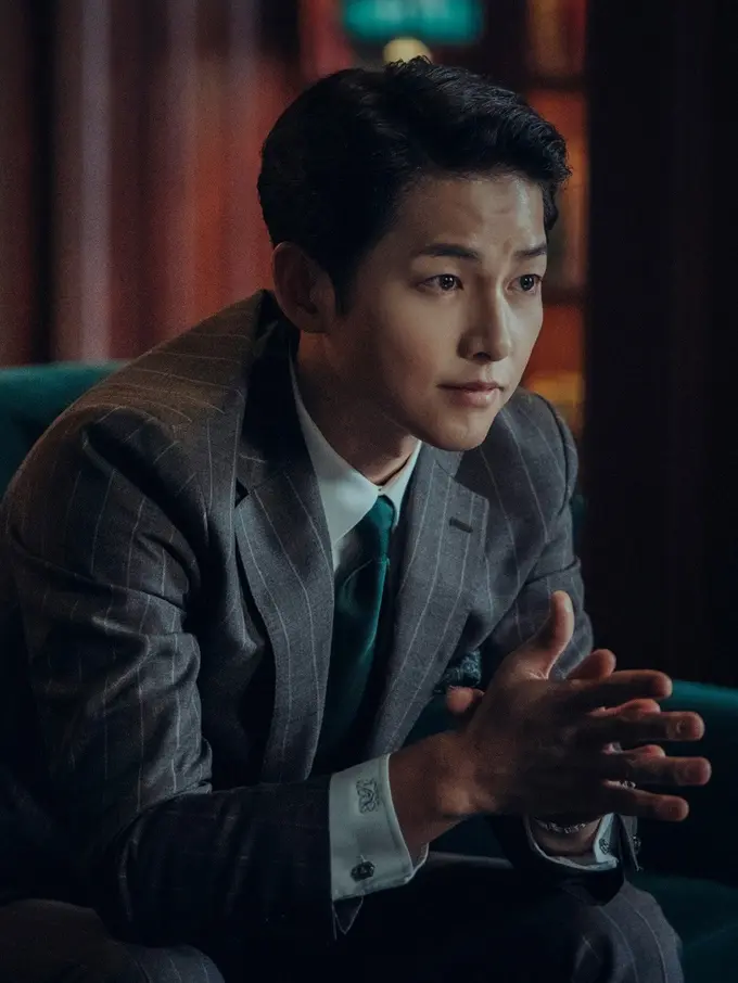 Song Joong Ki dalam Vincenzo. (Netflix)