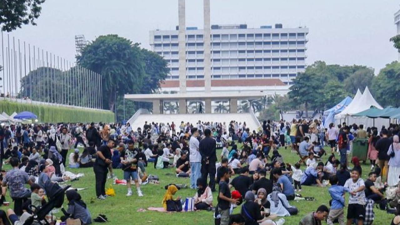 Semasa Piknik mengajak para pengunjung untuk piknik bersama di bawah rindangnya pepohonan Lapangan Banteng.&nbsp;Merdeka.com/Nanda F. Ibrahim<br>