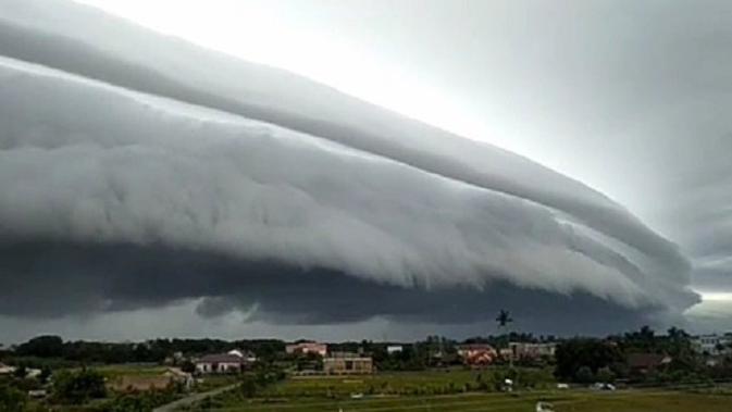 Heboh Fenomena Awan Tsunami Muncul di Meulaboh Aceh Hari ...