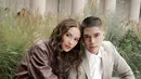 Pilihan busananya yang selalu terlihat elegan dan berkelas kerap menjadi panutan para fashion enthusiast.