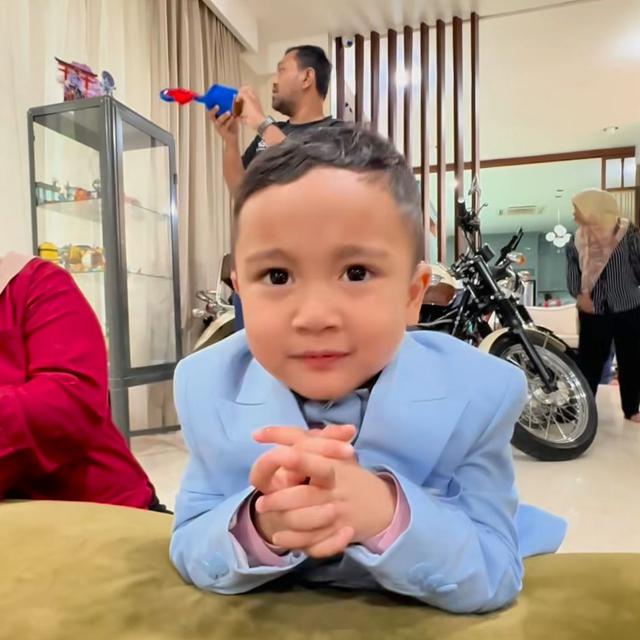 Potret Rayyanza Antusias Syuting (credit: https://www.instagram.com/raffinagita1717/)