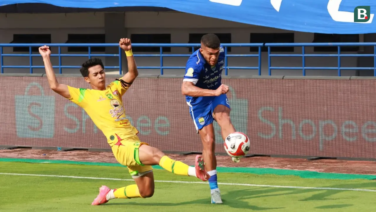 Foto: Sempat Tertunda Akibat Hujan Deras, Persib Tumbangkan Persebaya Lewat Gol Semata Wayang di BRI Super League