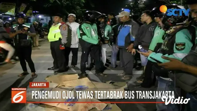 Seorang pengemudi ojek online tewas tertabrak usai diduga menyalip bus Transjakarta di Kramat Jati, Jakarta Timur.
