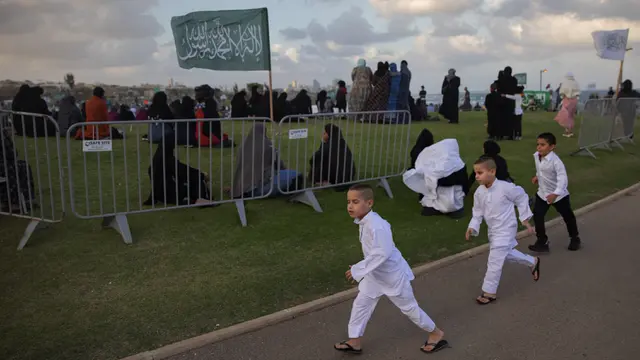 FOTO: Idul Fitri di Kota Campuran Yahudi - Arab