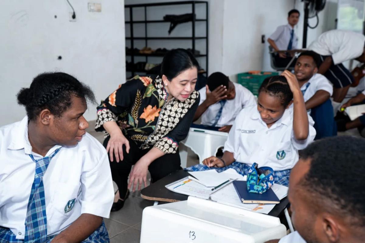 Ketua DPR RI Puan Maharani melakukan kunjungan ke Sekolah Lentera Harapan (SLH) Gunung Moria
