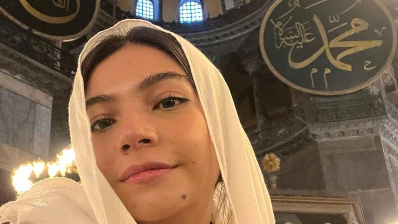 Potret Cantik Fergie Britanny Artis Muda Berwajah Bule, Ternyata Cucu Mendiang Bondan Winarno
