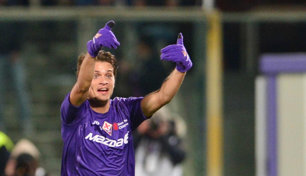 4. Adem Ljajic (Fiorentina) – Kecewa karena diganti saat pertandingan berlangsung membuat pria asal Serbia ini melontarkan kata kasar ke pelatih. Pertikaian antara pemain dan pelatih ini semakin buruk karena berujung adu fisik. (AFP/Giuseppe Cacace)