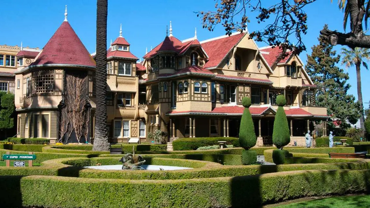 Winchester Mystery House merupakan bangunan terindah dengan jumlah kamar sebanyak 160 kamar. (Foto: mostluxuriouslist.com)